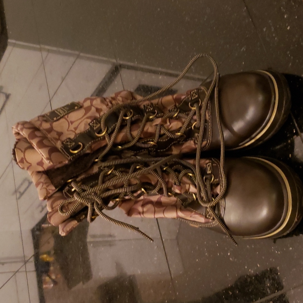 Coach womans boots size 8B almost mint condition. Blown.